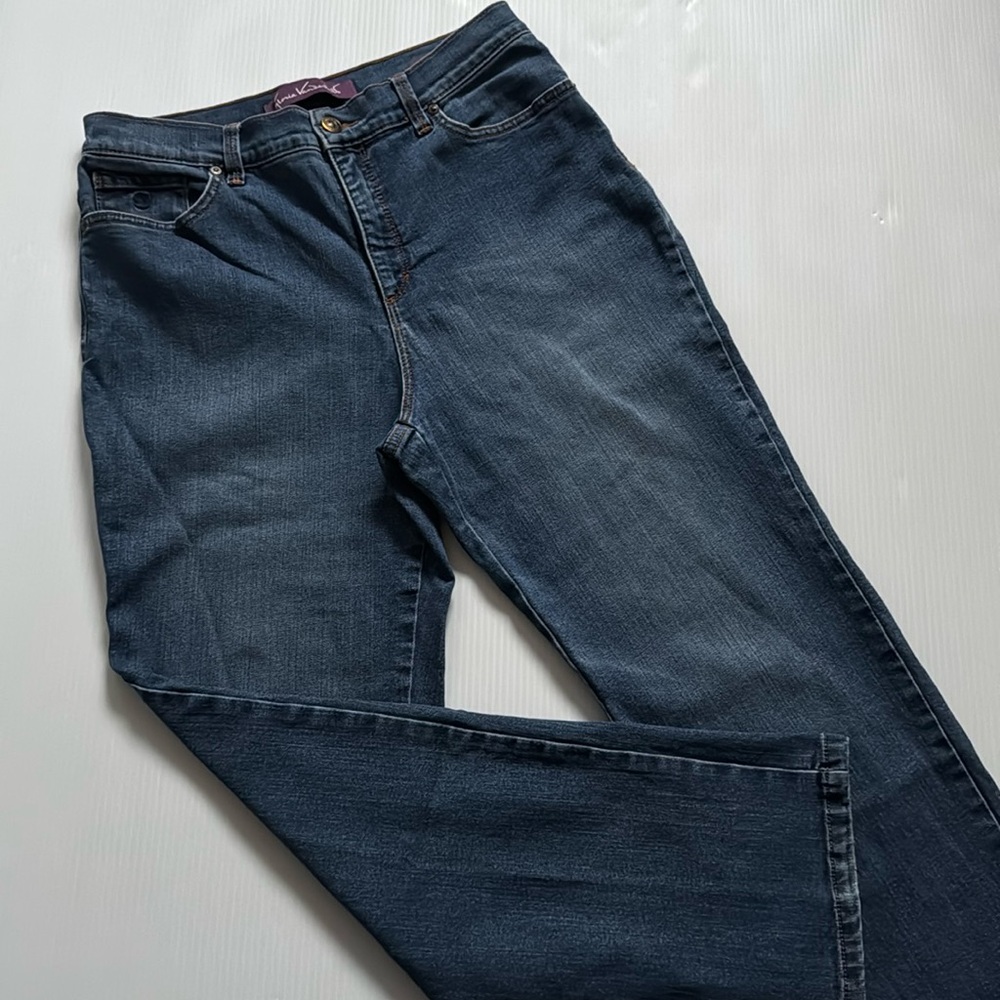 Gloria Vanderbilt Women's Amanda Blue Jeans. Size 10 short
